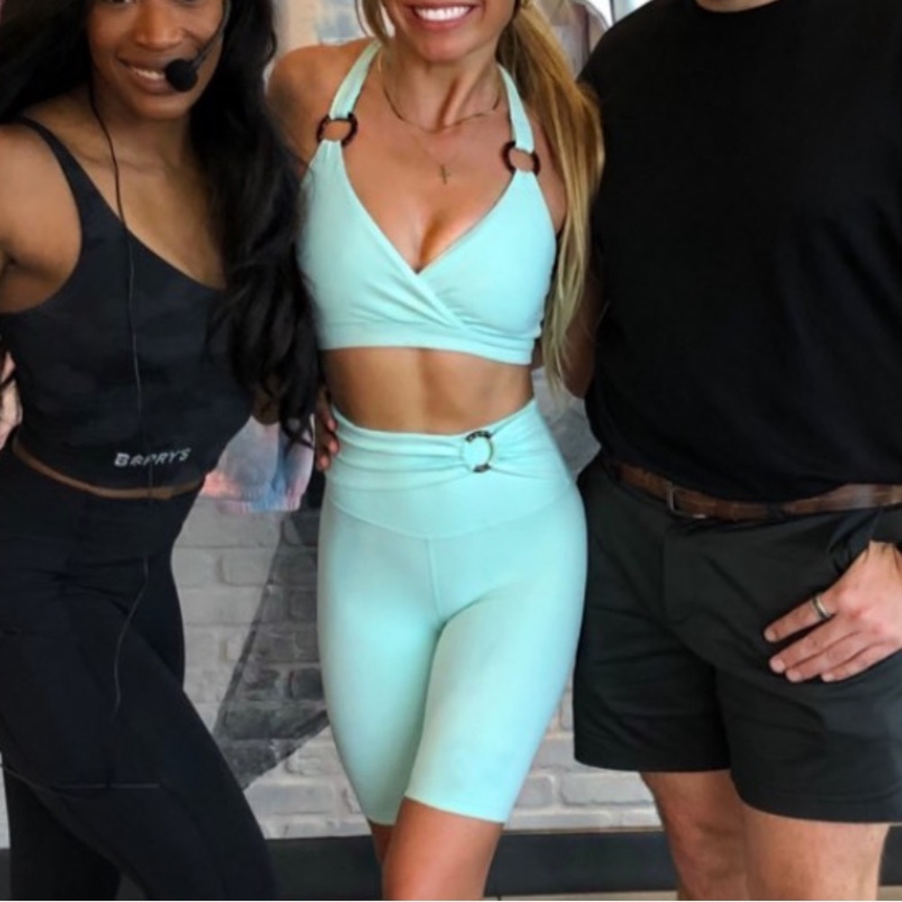 Sea foam green Carbon38 biker shorts and sports bra 🩵🩵🩵